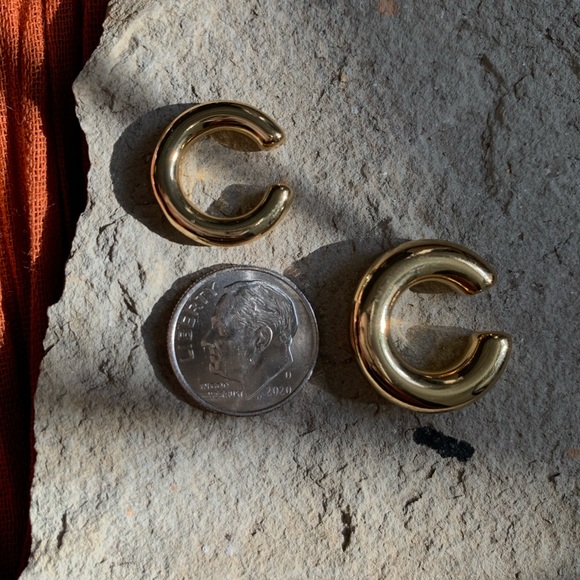 2 Gold Chunky Ear cuffs - Picture 10 of 15